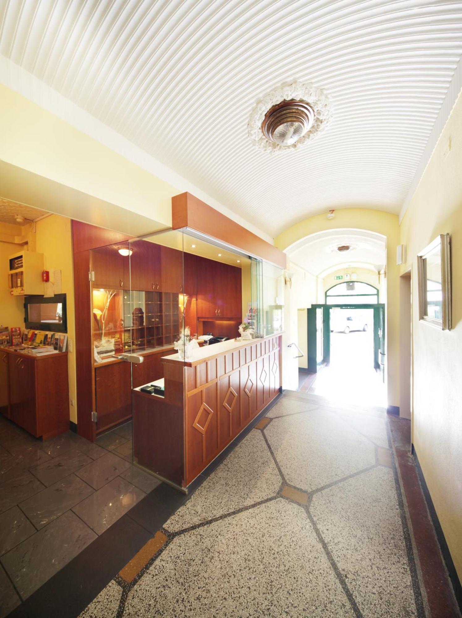 Hotel Bergwirt Schoenbrunn Vienna Exterior photo