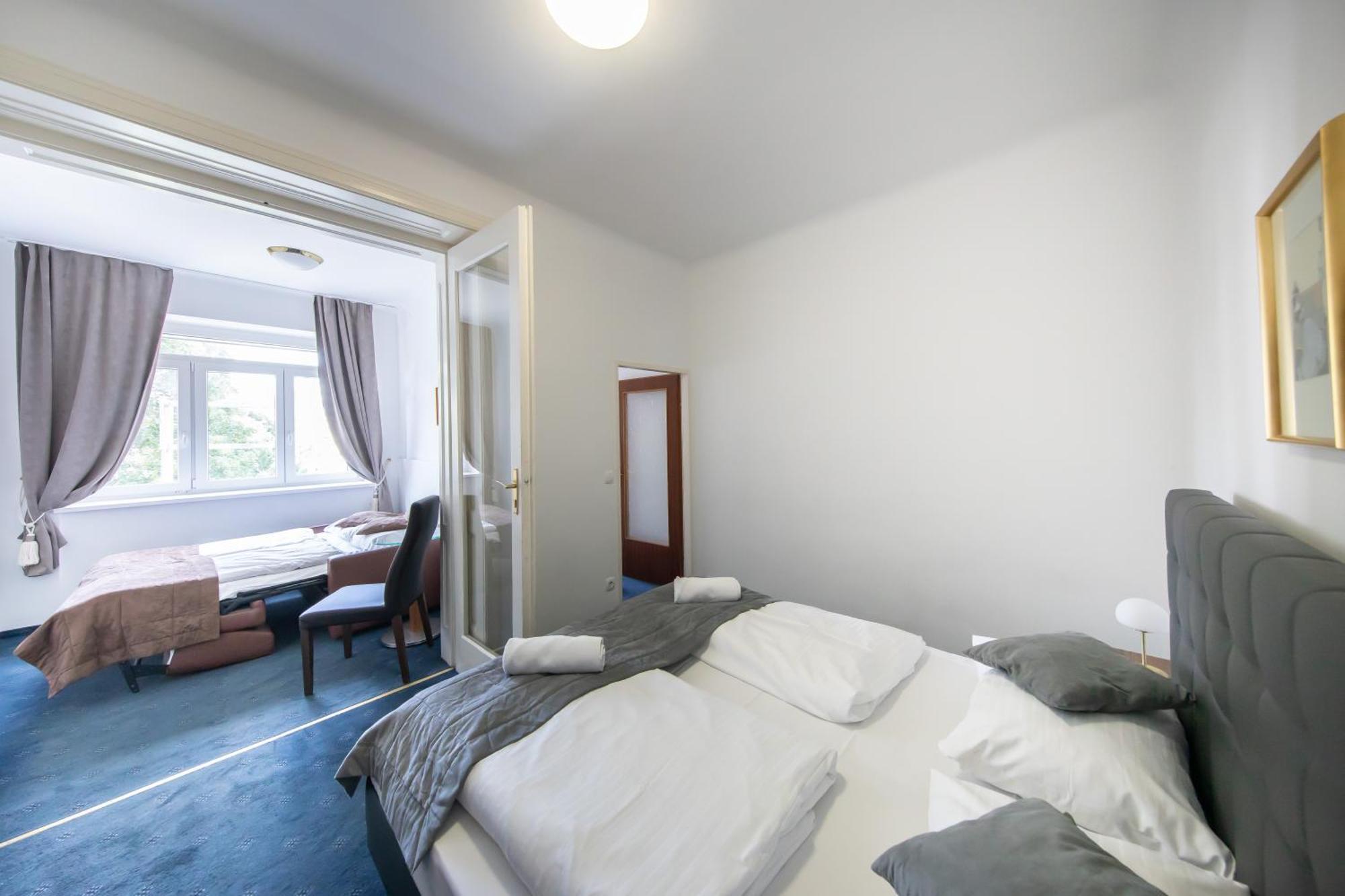 Hotel Bergwirt Schoenbrunn Vienna Exterior photo