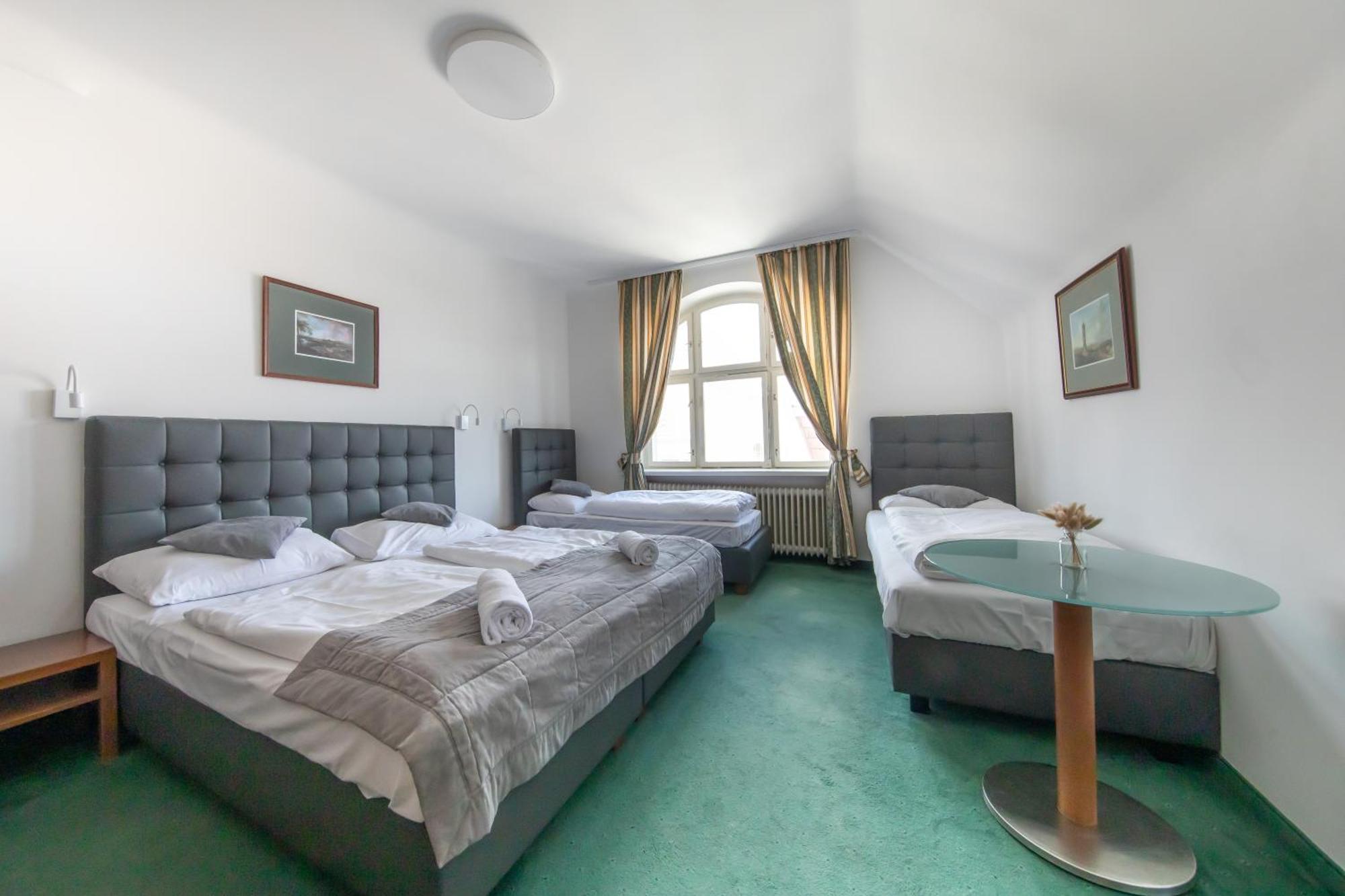 Hotel Bergwirt Schoenbrunn Vienna Exterior photo