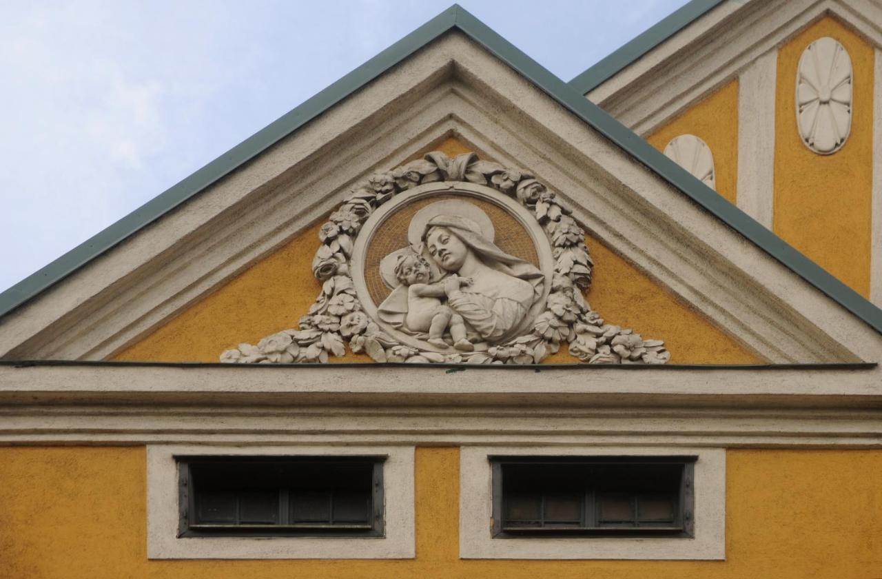 Hotel Bergwirt Schoenbrunn Vienna Exterior photo